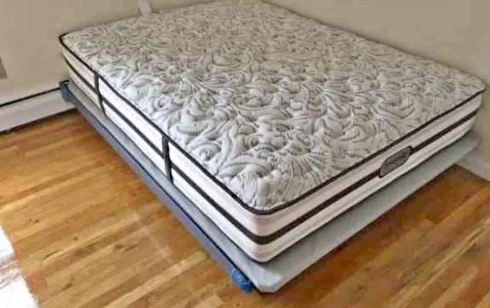 Brand new Twin size mattress and box spring with free home delivery 🚚