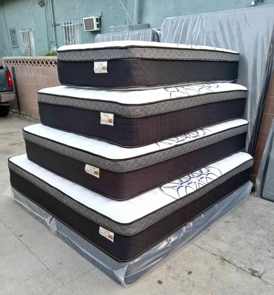 Never used mattress and boxspring Full size available ( somier y colchón full )