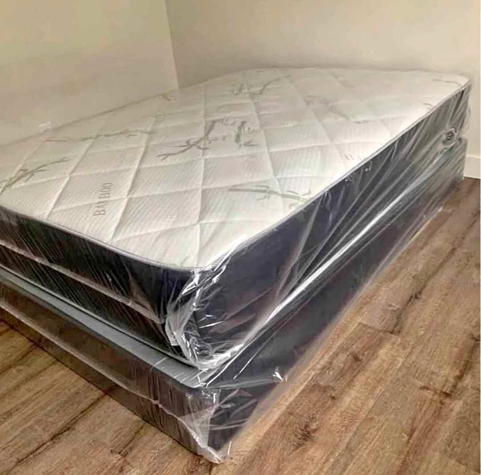 Never used mattress and boxspring Full size available ( somier y colchón full )