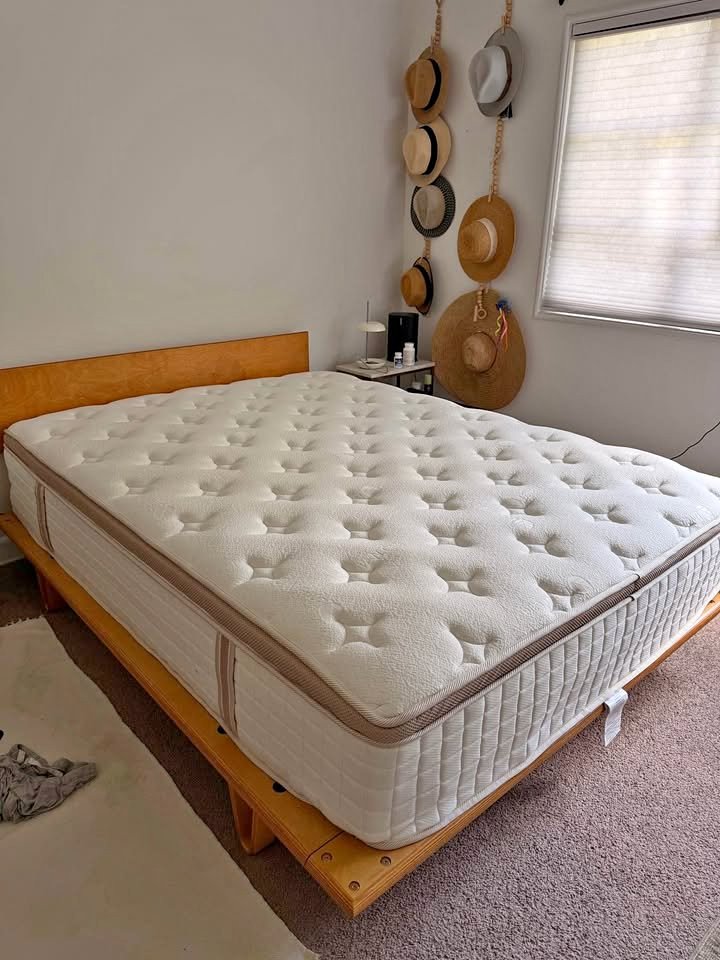 Never used mattress and boxspring Full size available ( somier y colchón full )