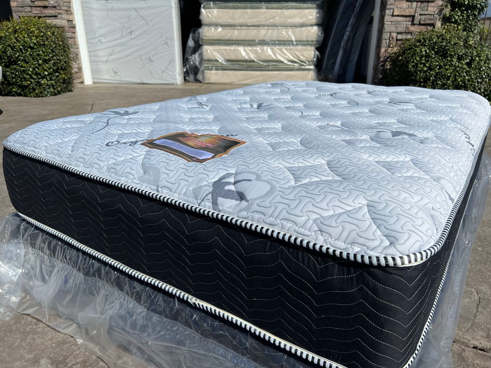 Never used mattress and boxspring Full size available ( somier y colchón full )
